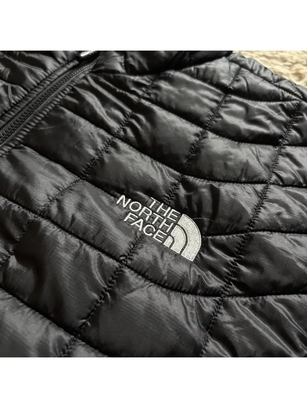 Immaculate conditon The North Face black quilted puffer jacket